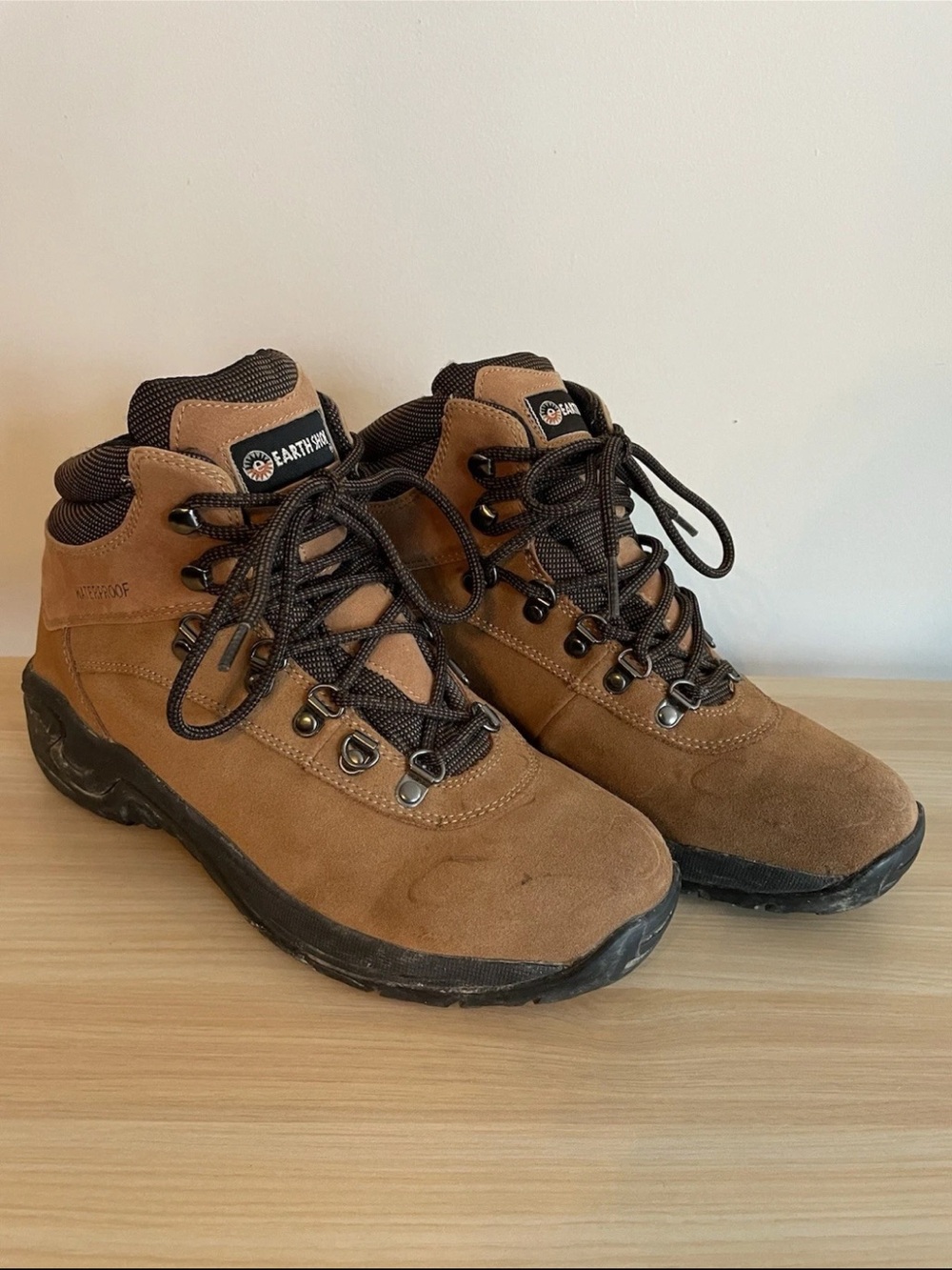 Women’s Granola Girl Hiking Boots Size 9.5 Earth Shoe Nature Brown Outdoorsy